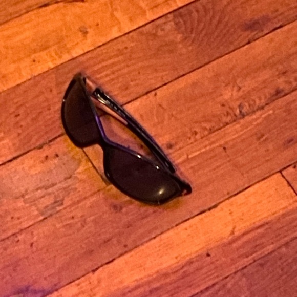 Sun glasses - Picture 2 of 2